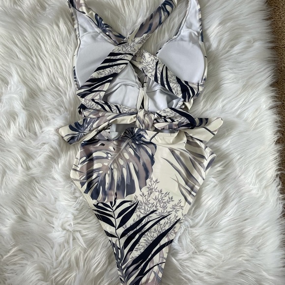 🩱 one piece swimsuit - Picture 4 of 5